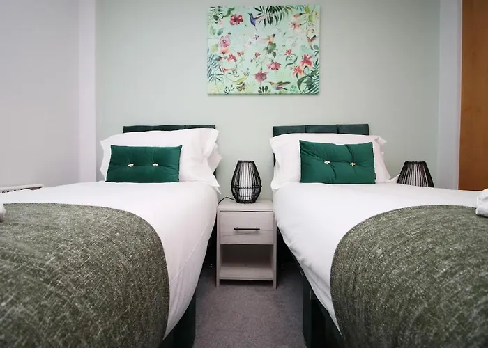 Hamilton Court 1Bedroom Apartment, Bright And Central Location With Balcony And Wi-Fi