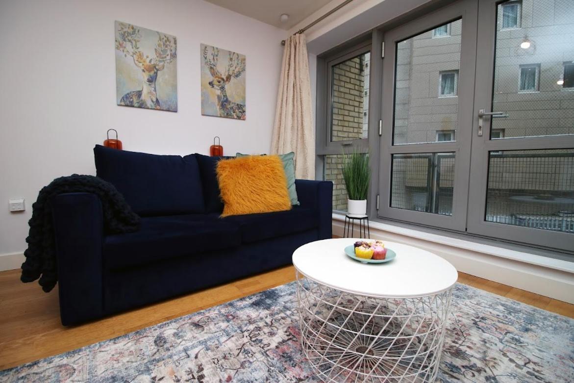 Hamilton Court 1Bedroom Apartment, Bright And Central Location With Balcony And Wi-Fi *