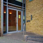 Hamilton Court 1Bedroom Apartment, Bright And Central Location With Balcony And Wi-Fi