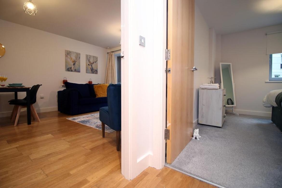 Hamilton Court 1bedroom Apartment, Bright And Location With Balcony And Wi-fi Appartamento *